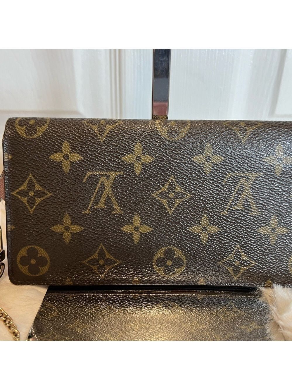 LOUIS VUITTON 2005 LV MONOGRAM ACCORDEON WALLET - Picture 2 of 13